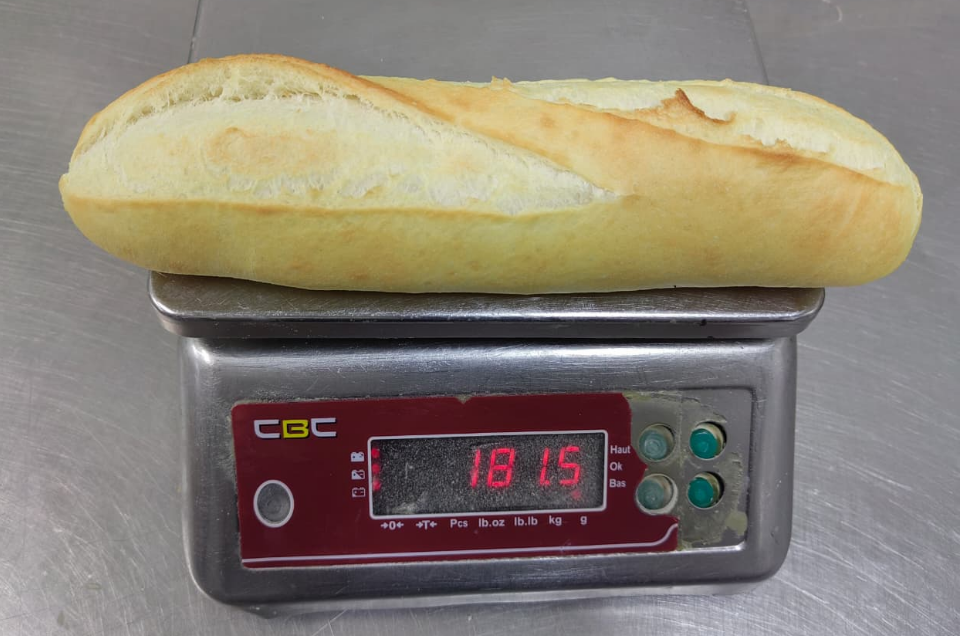 White half baguette 200gr (After Baking 180gr) 80% cook 25cm  
